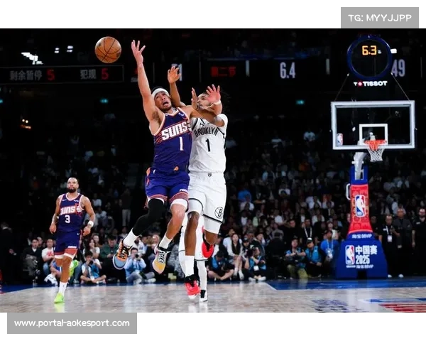 NBA太阳队球员德文·布克到场观战水星半决赛