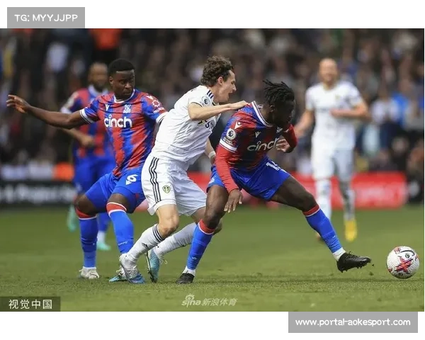 利兹联球迷高唱助威曲，水晶宫体能下滑